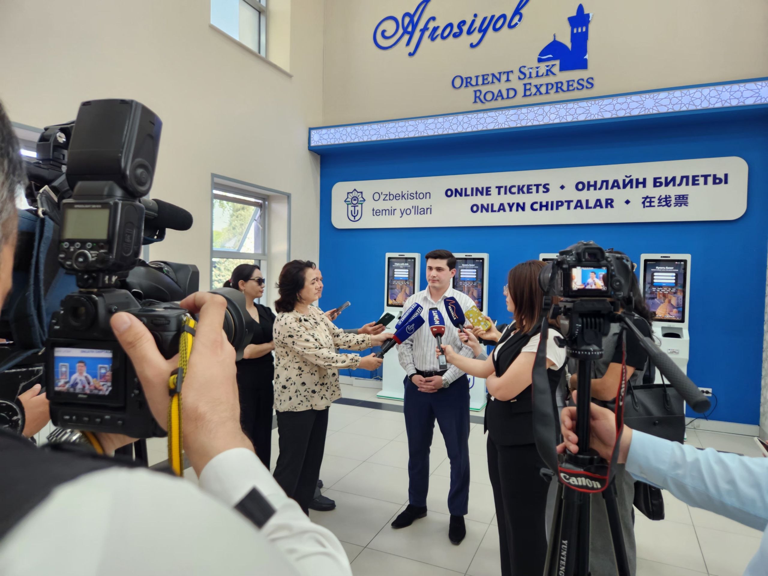 Toshkent-Janubiy temir yo‘l vokzalida tashkil etilgan press-tur doirasida ommaviy axborot vositalari vakillari uchun yangi xizmat infratuzilmasi taqdim etildi.