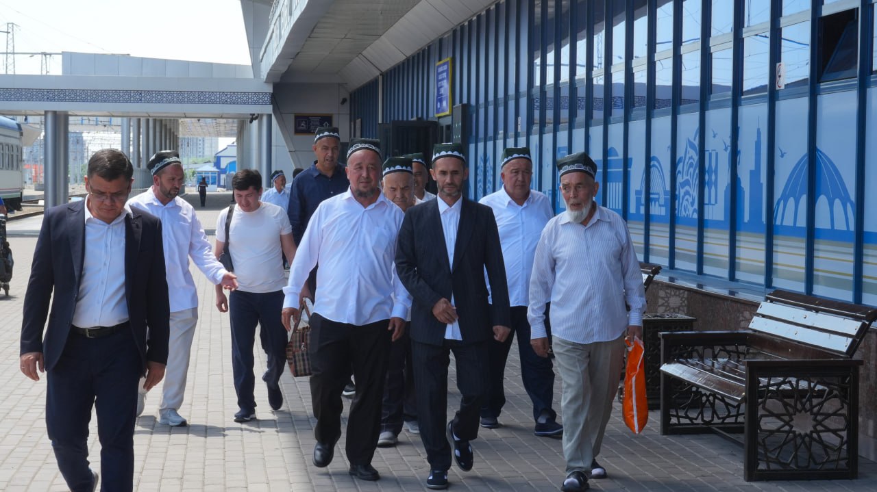 Prezident hojilari Toshkent-Shimoliy temir yo‘l vokzalida tantanali ravishda kutib olindi